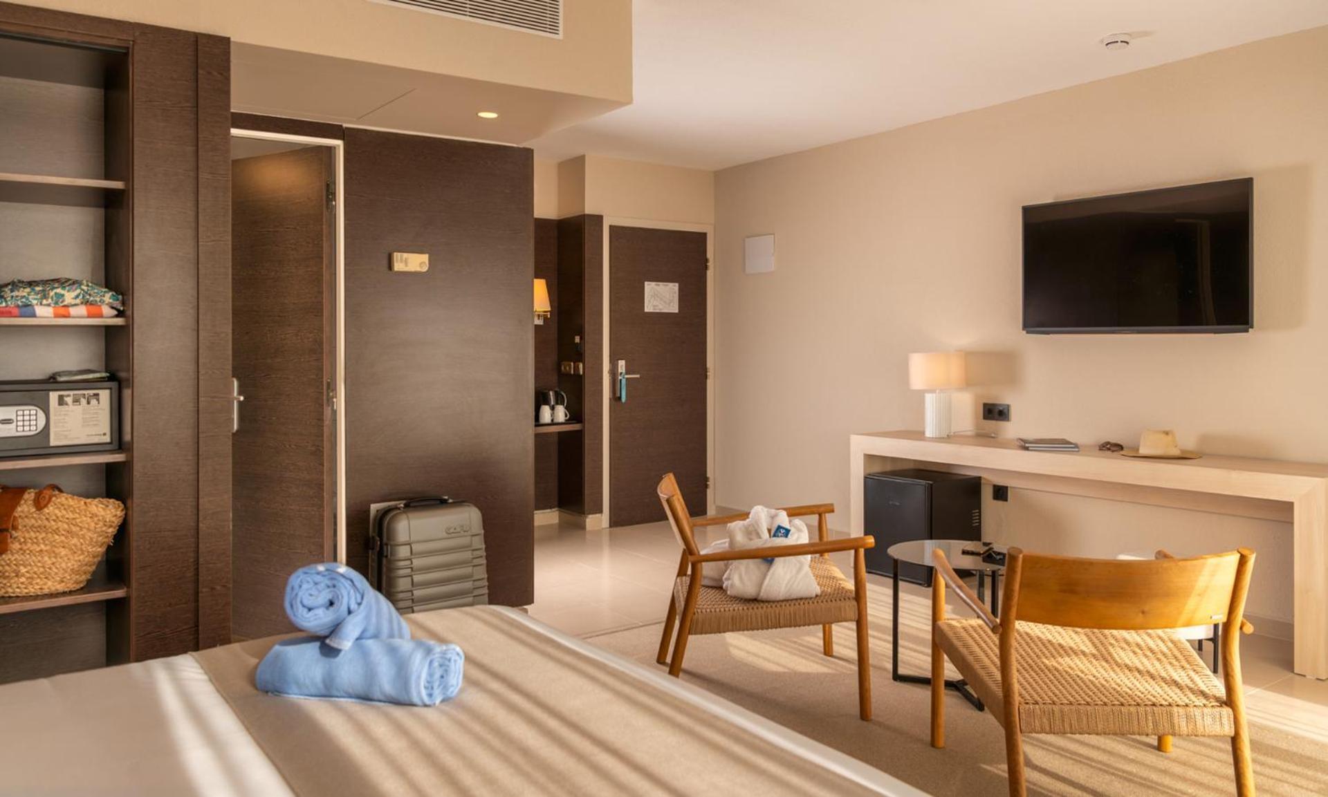 Aqua Hotel The Breeze (Adults Only +18) All Inclusive Santa Susanna Exterior photo